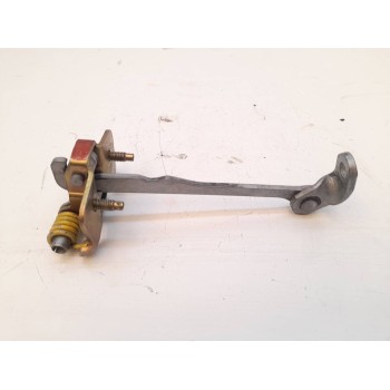 RETENEDOR PUERTA DELANTERA IZQUIERDA 