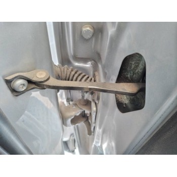RETENEDOR PUERTA TRASERA DERECHA 