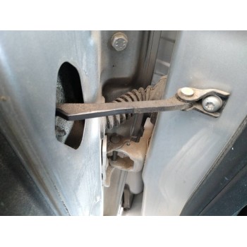 RETENEDOR PUERTA TRASERA IZQUIERDA 