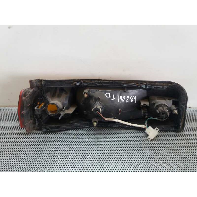 Recambio de piloto trasero derecho para daihatsu charade 1.3 referencia OEM IAM - Rojo 2