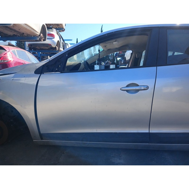 Recambio de puerta delantera izquierda para renault megane iii berlina 5 p dynamique referencia OEM IAM   