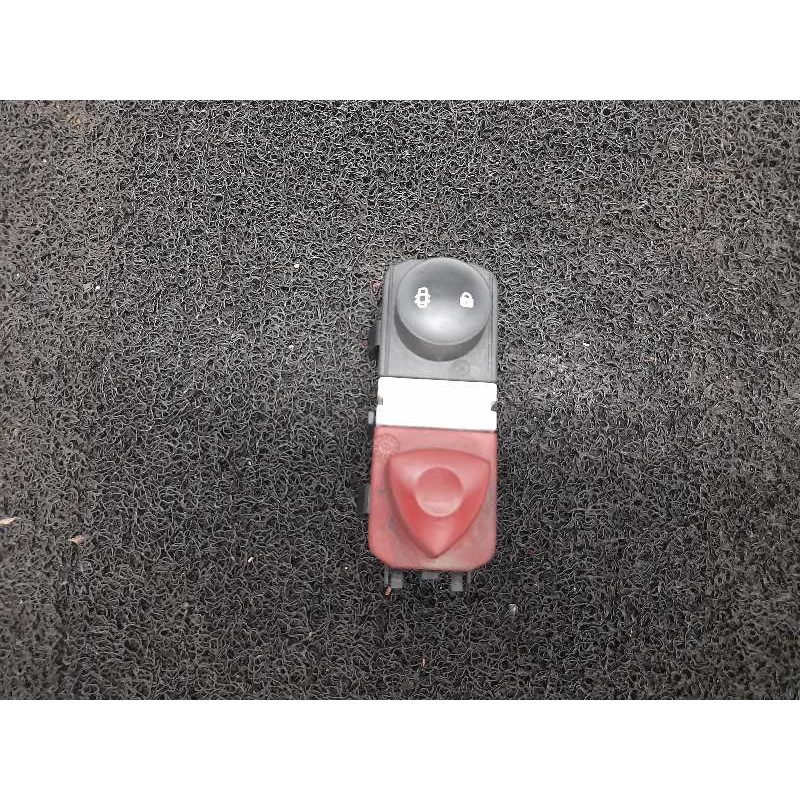 Recambio de warning para renault scenic ii confort dynamique referencia OEM IAM 8200095493  