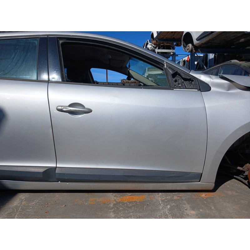 Recambio de puerta delantera derecha para renault megane iii berlina 5 p dynamique referencia OEM IAM   