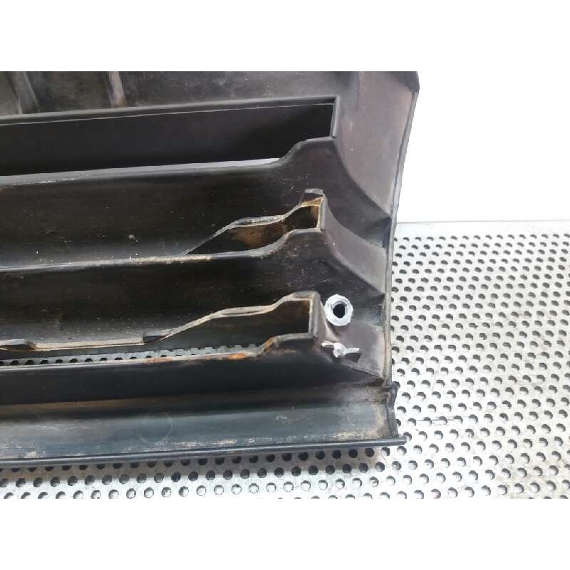 Recambio de rejilla delantera para daihatsu charade 1.3 referencia OEM IAM - Rojo 2
