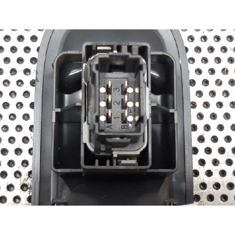 Recambio de mando elevalunas delantero derecho para renault clio grandtour dynamique referencia OEM IAM 3