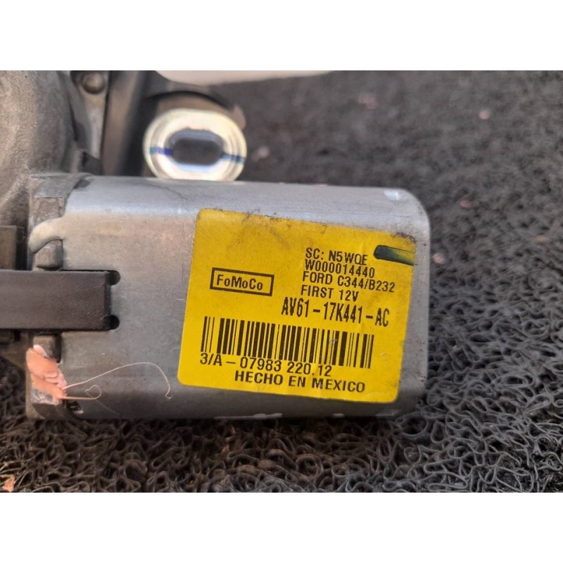 Recambio de motor limpia trasero para ford b-max titanium referencia OEM IAM AV6115K441AC - Blanco 2