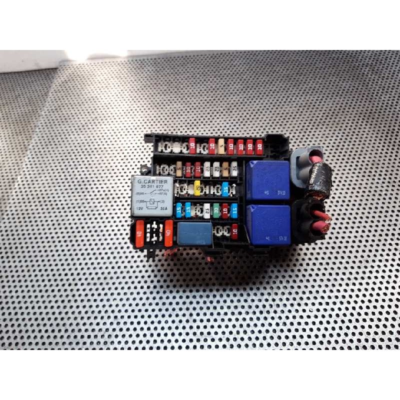 Recambio de caja reles / fusibles para renault megane iii berlina 5 p dynamique referencia OEM IAM 252360003R  