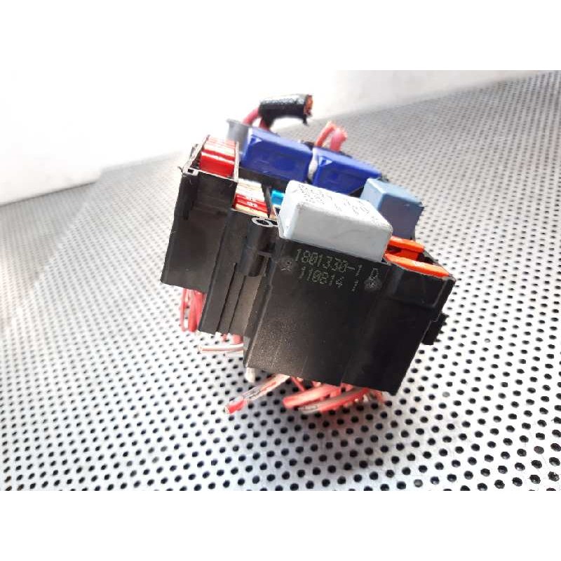 Recambio de caja reles / fusibles para renault megane iii berlina 5 p dynamique referencia OEM IAM 252360003R - Blanco 2