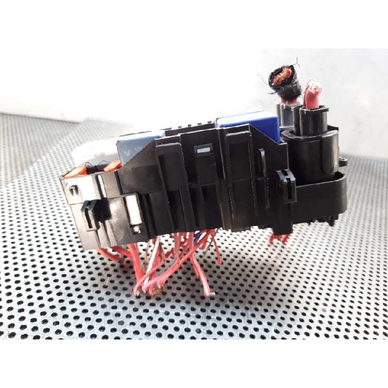 Recambio de caja reles / fusibles para renault megane iii berlina 5 p dynamique referencia OEM IAM 252360003R - Blanco 3