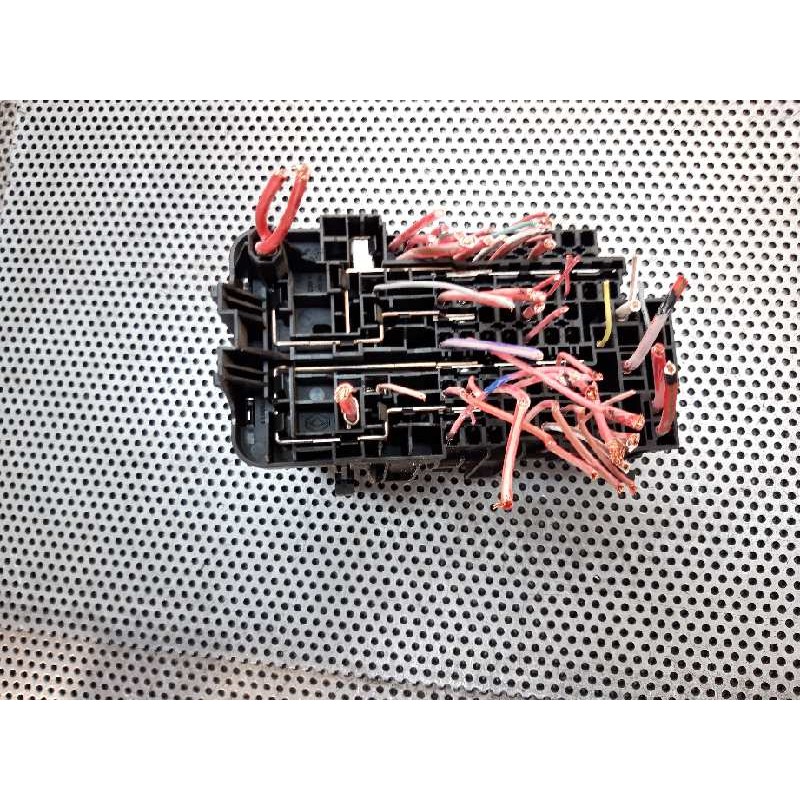 Recambio de caja reles / fusibles para renault megane iii berlina 5 p dynamique referencia OEM IAM 252360003R - Blanco 6