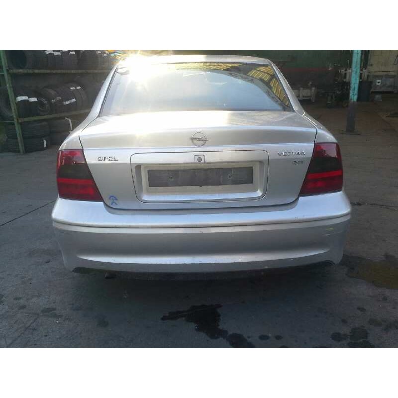 opel vectra b berlina del año 2000