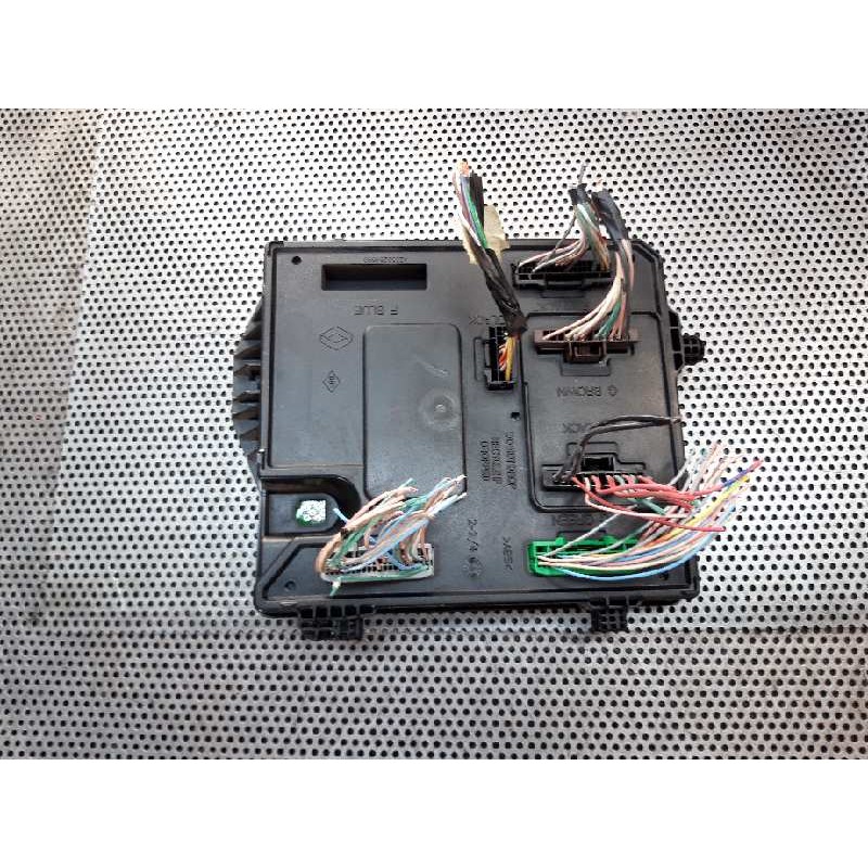 Recambio de caja reles / fusibles para renault megane iii berlina 5 p dynamique referencia OEM IAM S180098501 284B17288R 