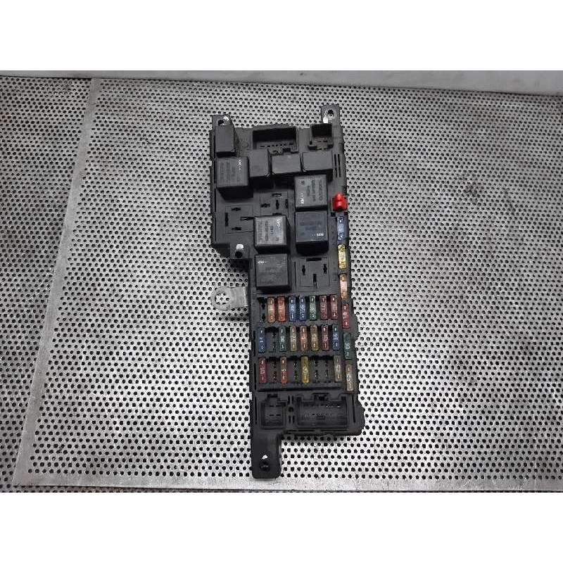 Recambio de caja reles / fusibles para volvo s60 berlina 2.4 d referencia OEM IAM 8678449 518828017 