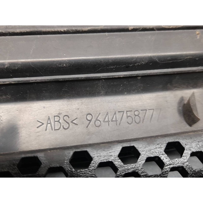 Recambio de rejilla delantera para peugeot partner (s2) combiespace referencia OEM IAM 9644758577 9644758777 - Blanco 2