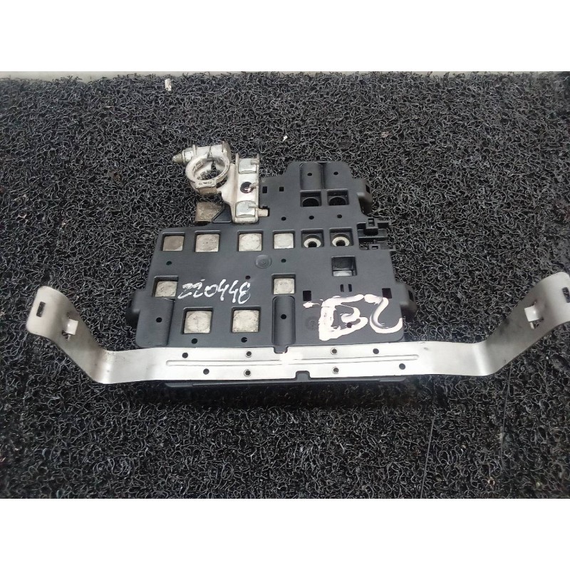 Recambio de caja reles / fusibles para renault kangoo furgón confort referencia OEM IAM - Blanco 3