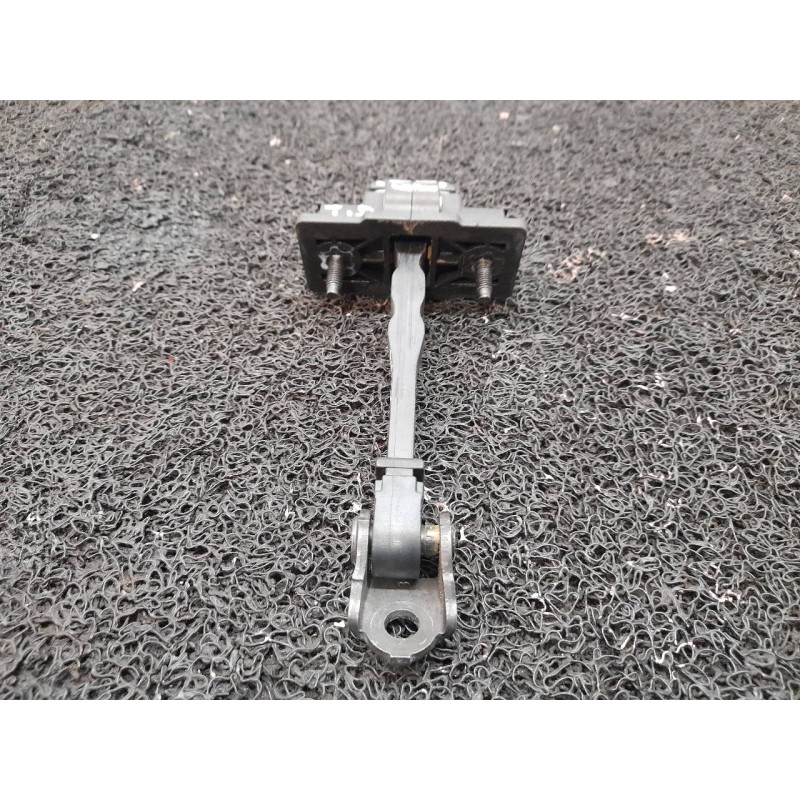 Recambio de retenedor puerta trasera derecha para peugeot 3008 allure referencia OEM IAM 3
