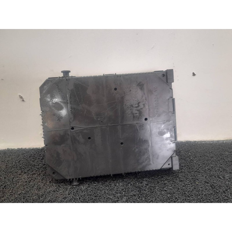 Recambio de caja reles / fusibles para peugeot 3008 allure referencia OEM IAM 9830805680 3271842048 2