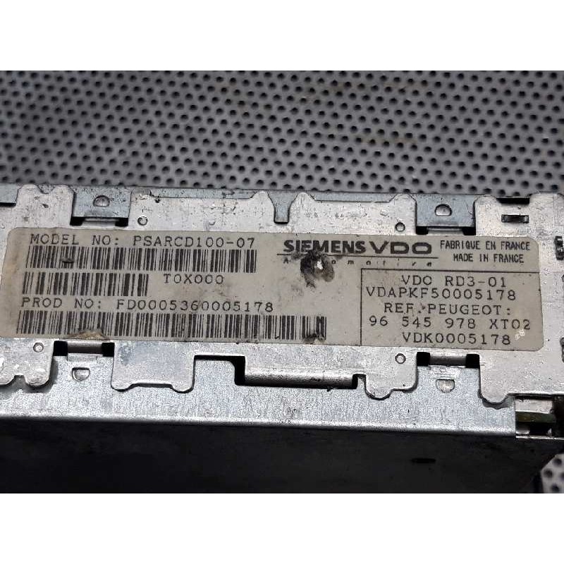 Recambio de sistema audio / radio cd para peugeot 206 berlina xs clim referencia OEM IAM 96545978XT - Negro 2