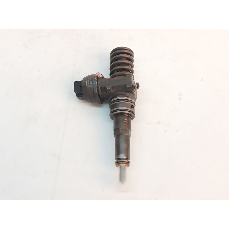 Recambio de inyector para volkswagen polo (9n1) highline referencia OEM IAM 038130073AJ  