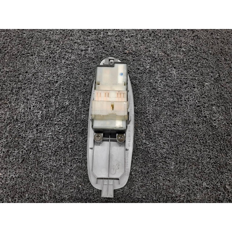 Recambio de mando elevalunas delantero izquierdo para nissan almera tino (v10m) acenta referencia OEM IAM 3