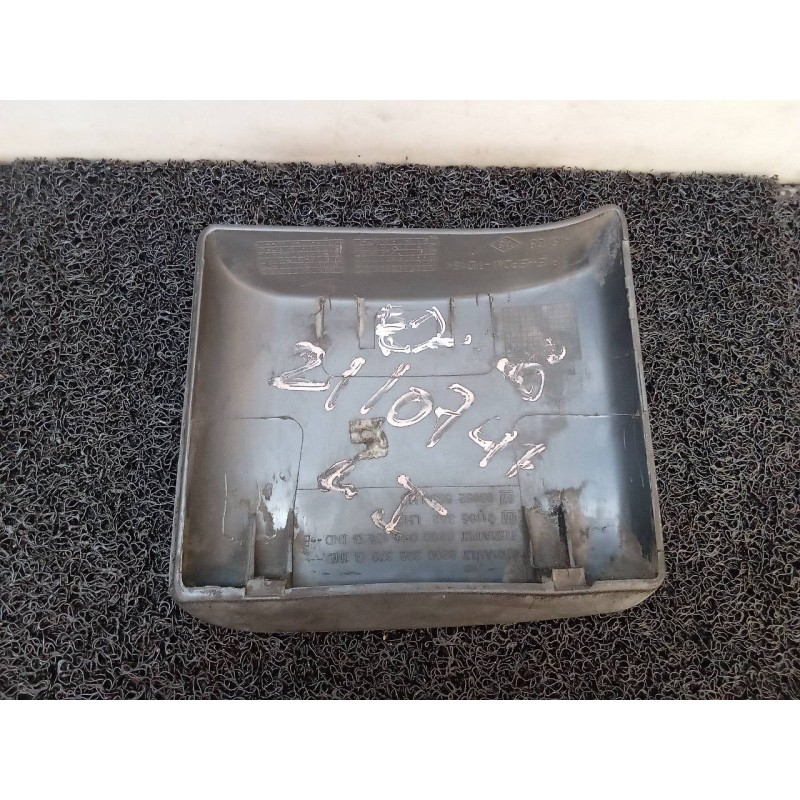 Recambio de moldura para renault trafic caja cerrada (ab 4.01) 27 cn referencia OEM IAM 8200326370 - Blanco 3