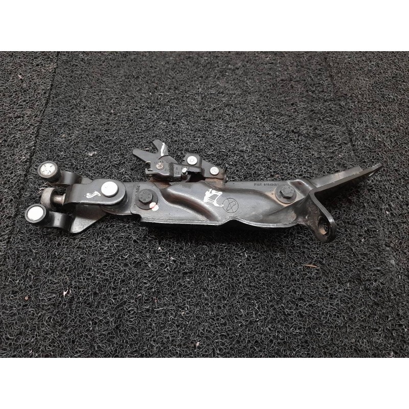 Recambio de soporte / guia puerta corredera para fiat doblo ii cargo (263) furgón base referencia OEM IAM 51842451 51919829 - Blanco