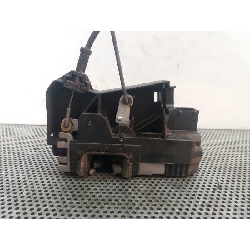 Recambio de cerradura puerta delantera derecha para nissan primastar (x83) combi 6 asientos batalla 2,78t referencia OEM IAM 820 - Blanco