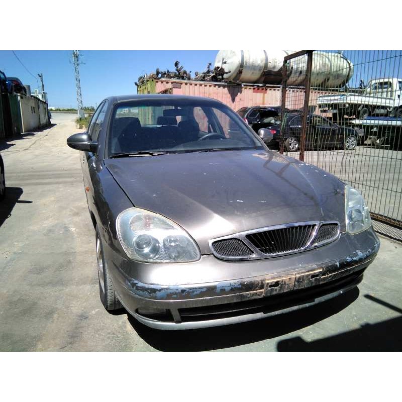 daewoo nubira berlina del año 2000