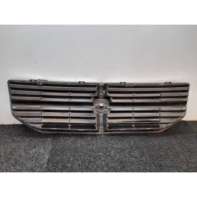 Recambio de rejilla delantera para dodge caliber sxt referencia OEM IAM - Blanco 2