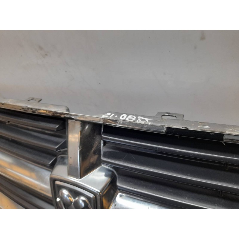 Recambio de rejilla delantera para dodge caliber sxt referencia OEM IAM - Blanco 3