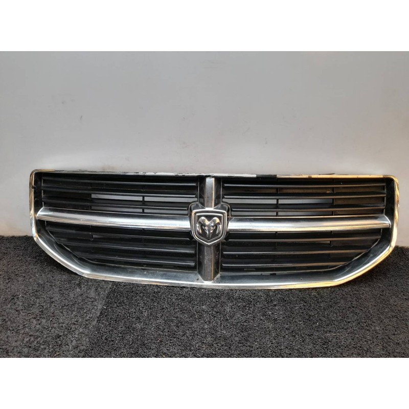 Recambio de rejilla delantera para dodge caliber sxt referencia OEM IAM - Blanco 4