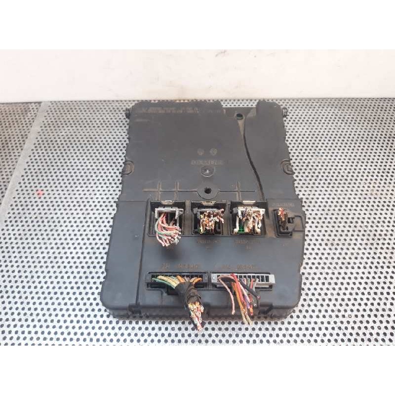 Recambio de caja reles / fusibles para renault megane ii classic berlina confort authentique referencia OEM IAM 8200351182 S1184
