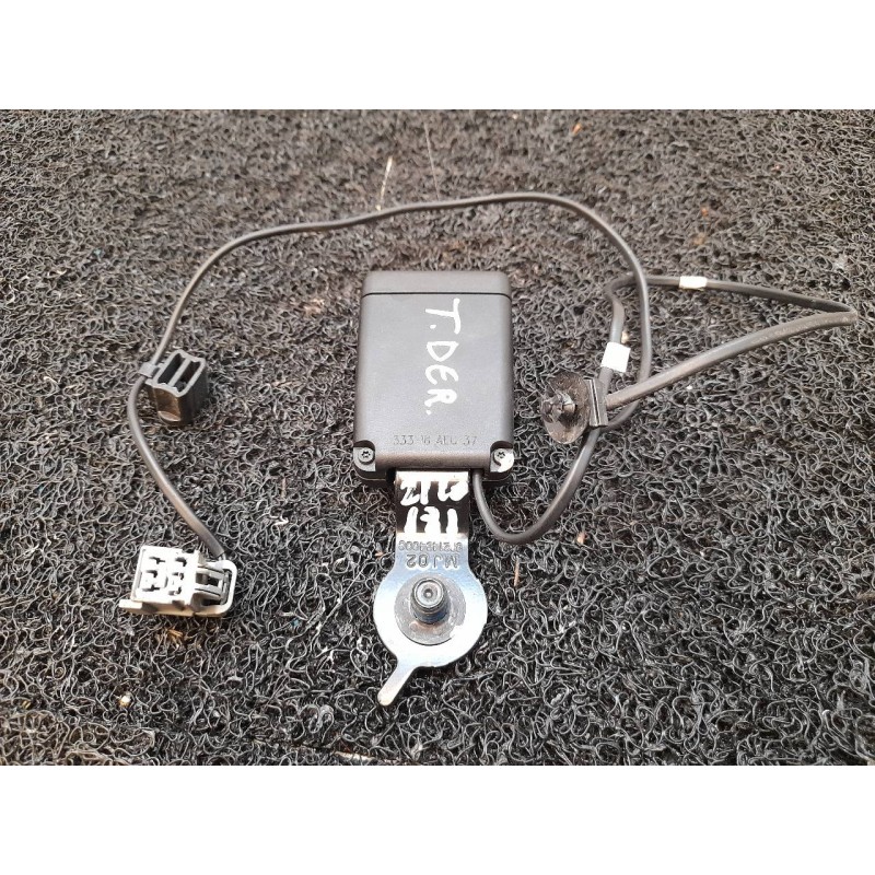 Recambio de enganche cinturon trasero derecho para opel crossland x innovation referencia OEM IAM 33318AEU37  