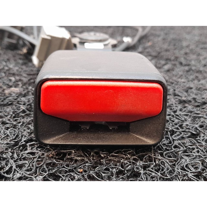 Recambio de enganche cinturon trasero derecho para opel crossland x innovation referencia OEM IAM 33318AEU37 - Rojo 5