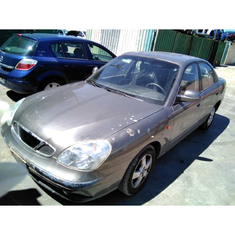 daewoo nubira berlina del año 2000