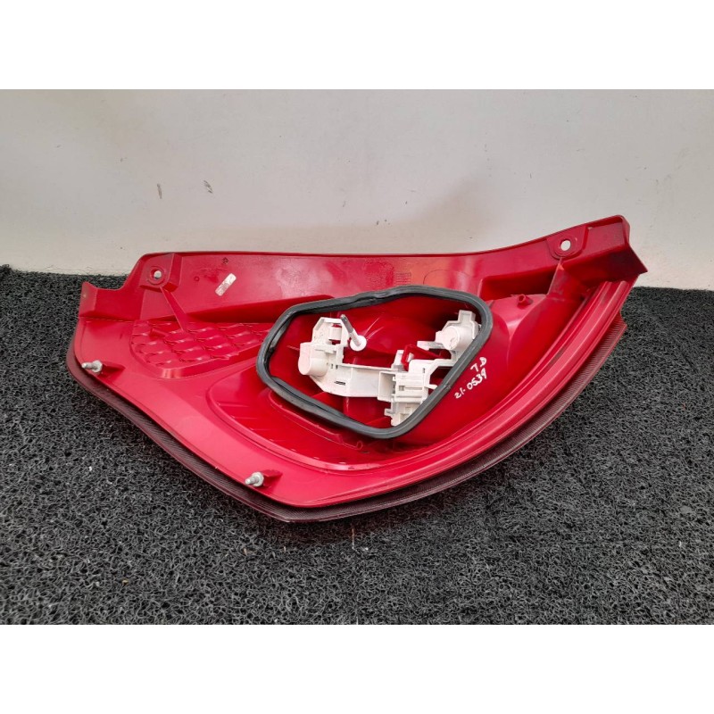 Recambio de piloto trasero derecho para ford fiesta (cb1) trend referencia OEM IAM 8A6113404A 2