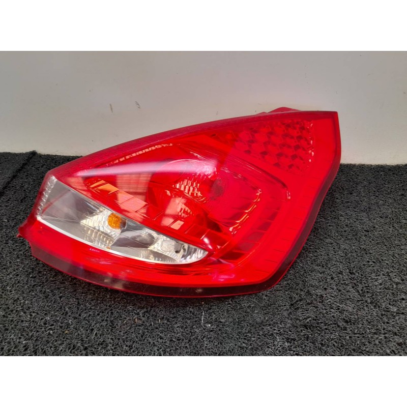 Recambio de piloto trasero derecho para ford fiesta (cb1) trend referencia OEM IAM 8A6113404A 3