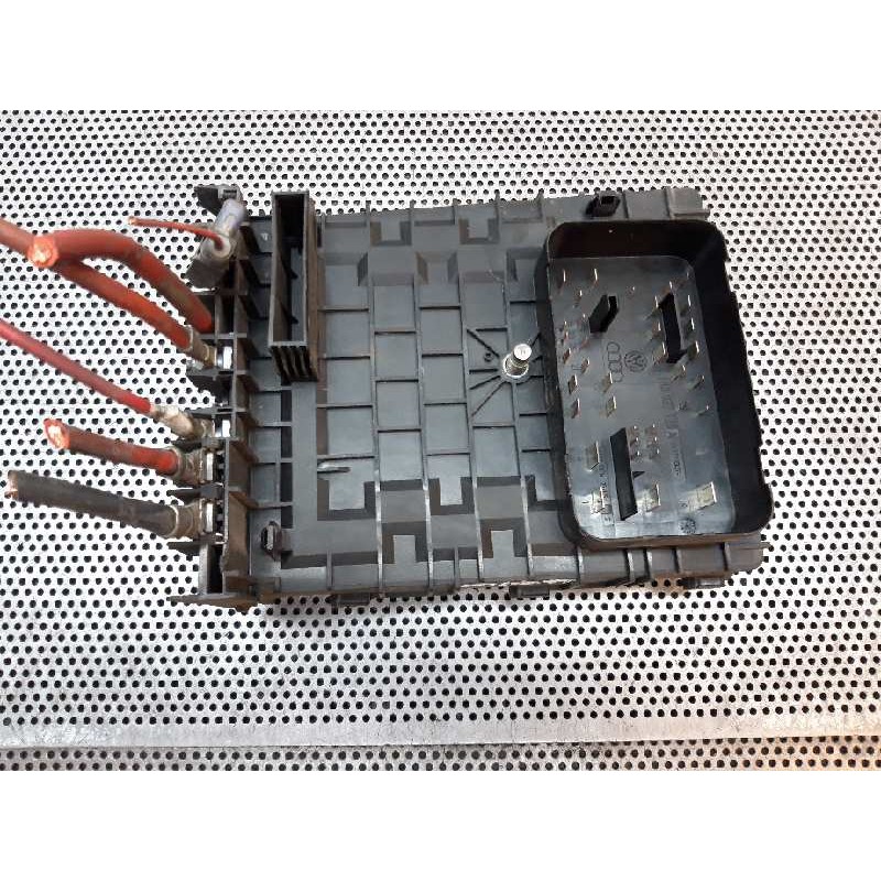 Recambio de caja reles / fusibles para skoda octavia berlina (1z3) elegance referencia OEM IAM 0842517207E - Blanco 2