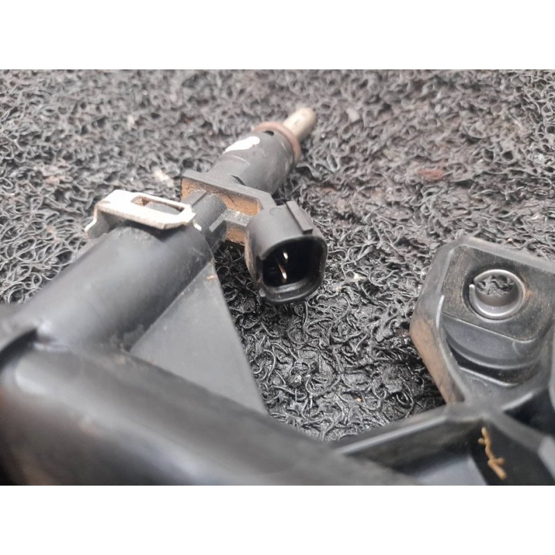 Recambio de rampa inyectora para peugeot 207 cc sport referencia OEM IAM V757564580 3