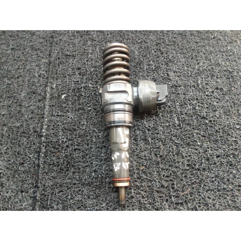 Recambio de inyector para seat alhambra (7v9) stylance referencia OEM IAM 0414720215 038130073AG BOSCH