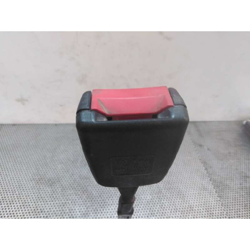 Recambio de enganche cinturon delantero derecho para volkswagen passat berlina (3b3) 1.9 tdi referencia OEM IAM - Gris 2