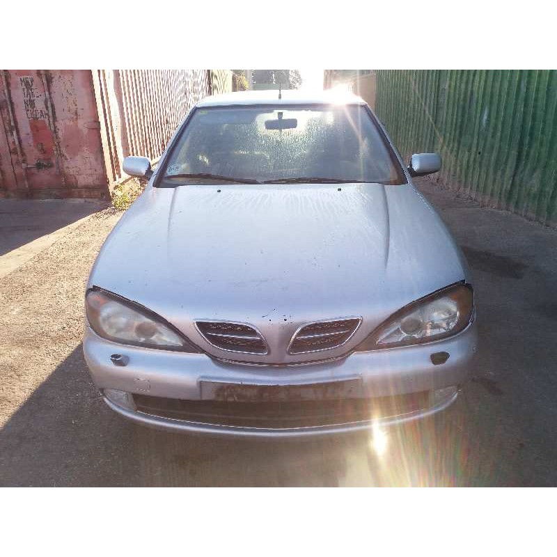 nissan primera berlina (p11) del año 2001