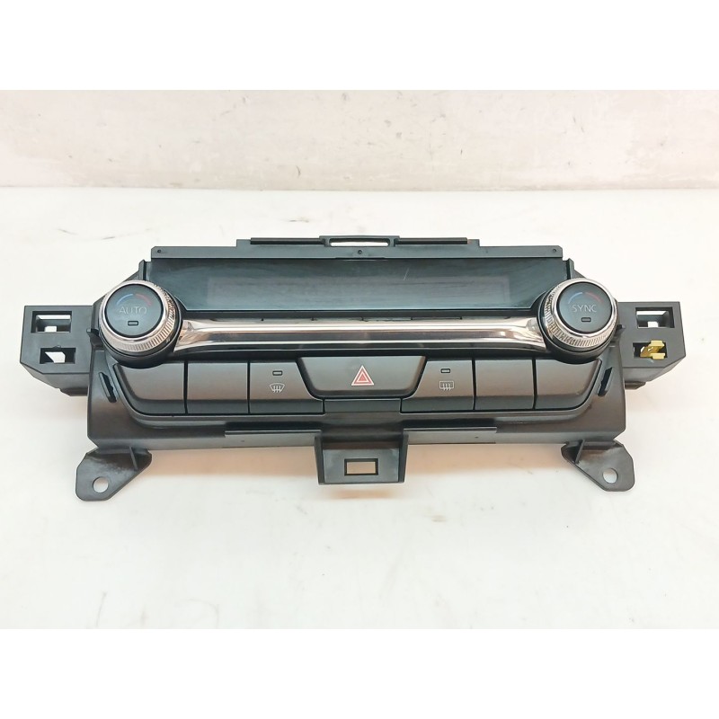 Recambio de mando climatizador para mazda cx-30 selection 2wd referencia OEM IAM A2C17448803  