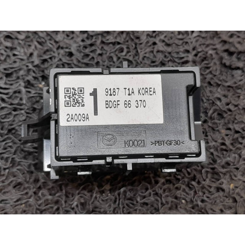 Recambio de mando elevalunas delantero derecho para mazda cx-30 selection 2wd referencia OEM IAM 9187T1A BDGF6637 2