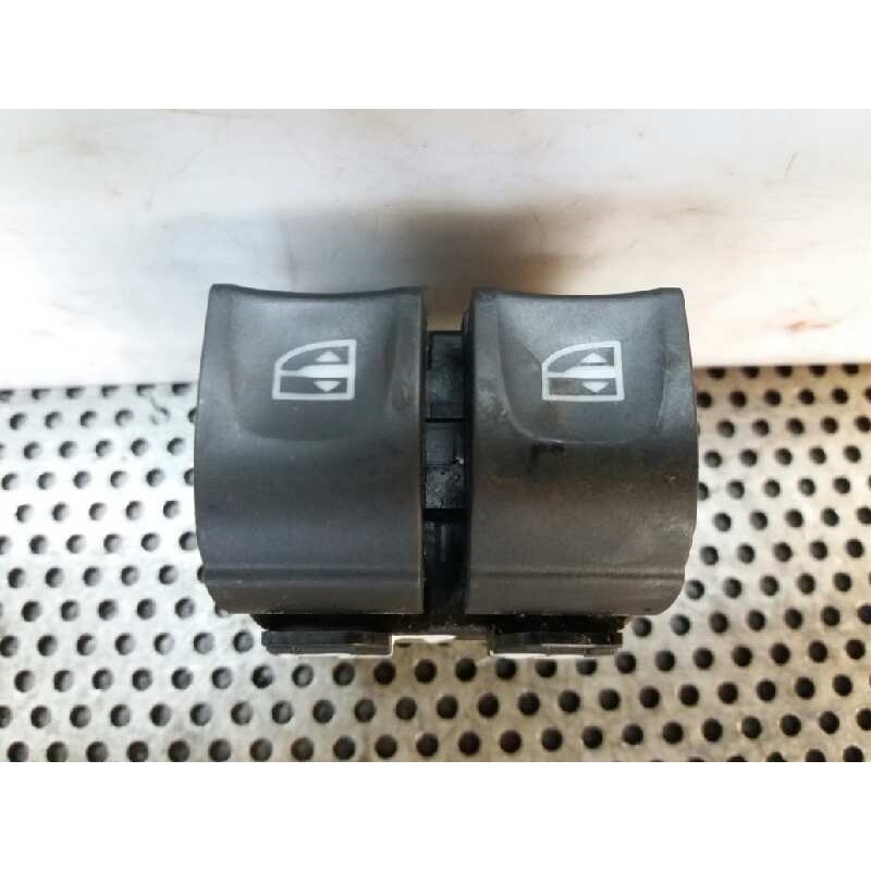 Recambio de mando elevalunas delantero izquierdo para renault clio iv technofeel referencia OEM IAM - Gris 2