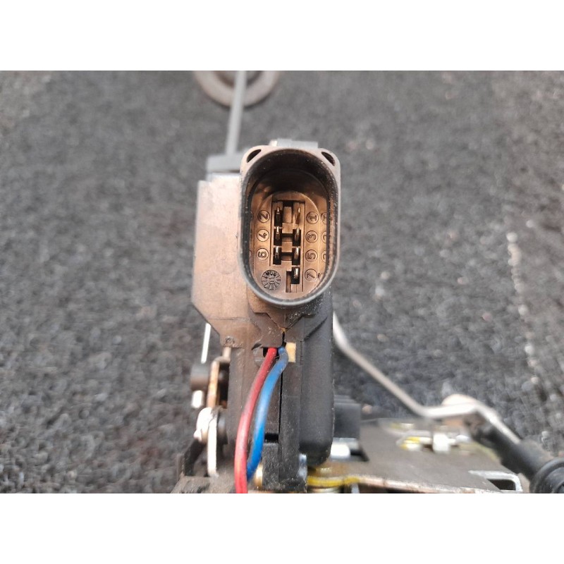 Recambio de cerradura puerta trasera izquierda para audi a4 berlina (8e) 2.5 tdi (114kw) referencia OEM IAM 2
