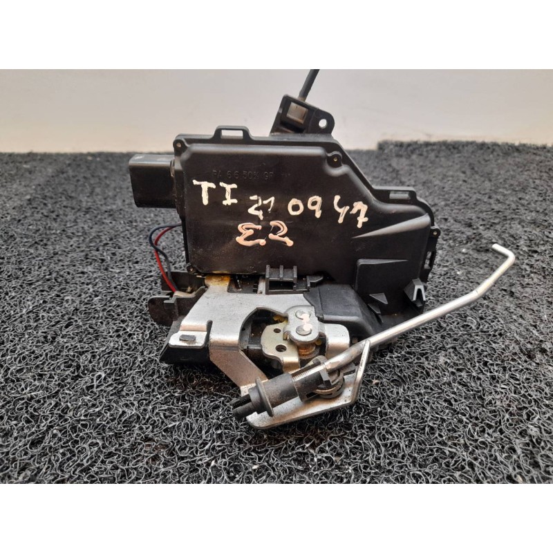 Recambio de cerradura puerta trasera izquierda para audi a4 berlina (8e) 2.5 tdi (114kw) referencia OEM IAM 3