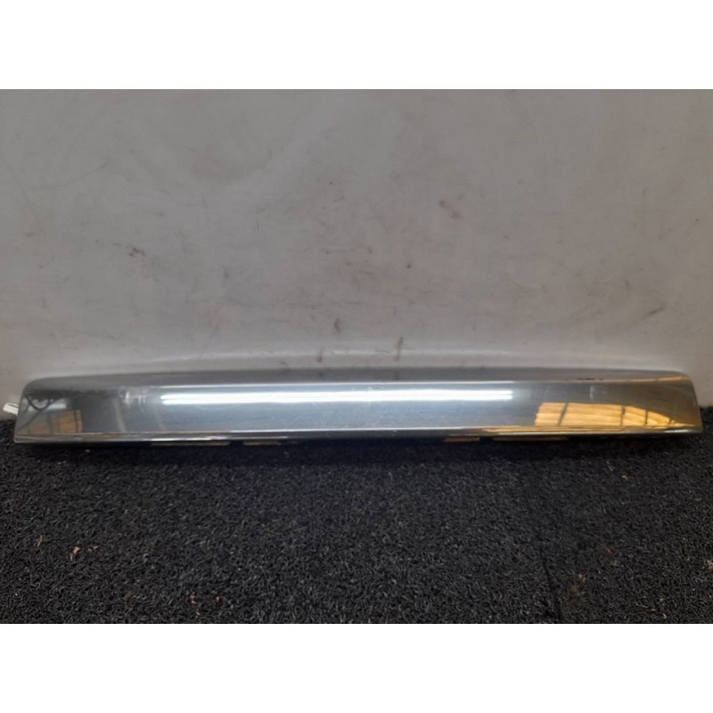Recambio de molduras traseras para nissan x-trail (t30) comfort referencia OEM IAM   