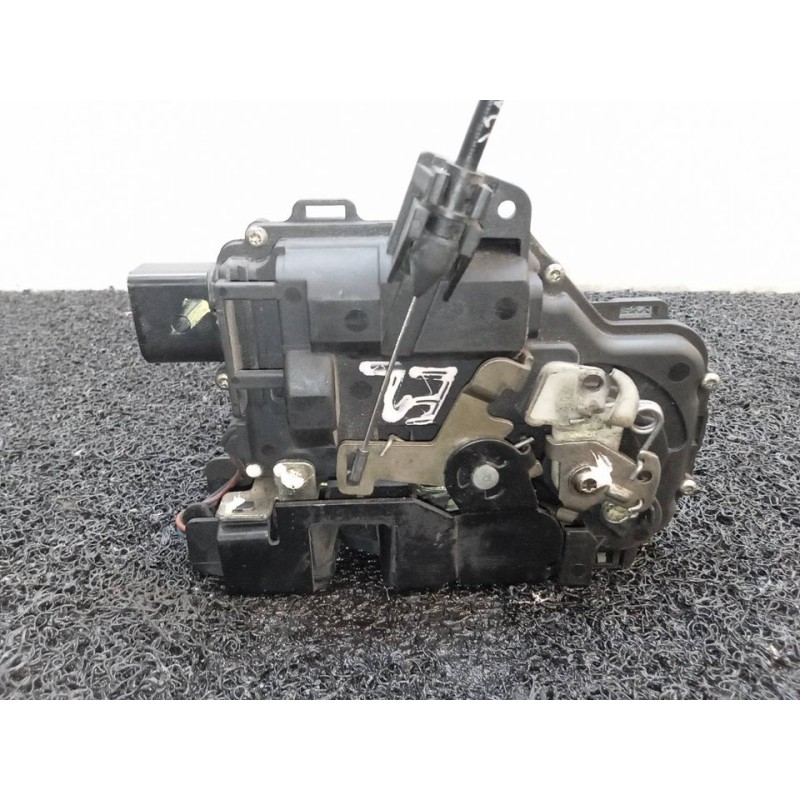 Recambio de cerradura puerta delantera derecha para skoda octavia berlina (1u2) 1.9 tdi glx referencia OEM IAM 2