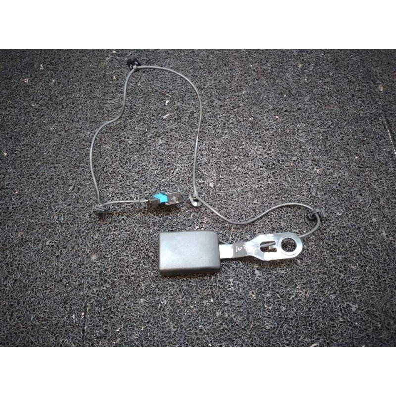 Recambio de enganche cinturon delantero izquierdo para citroën berlingo station wagon live edition referencia OEM IAM 9677323877